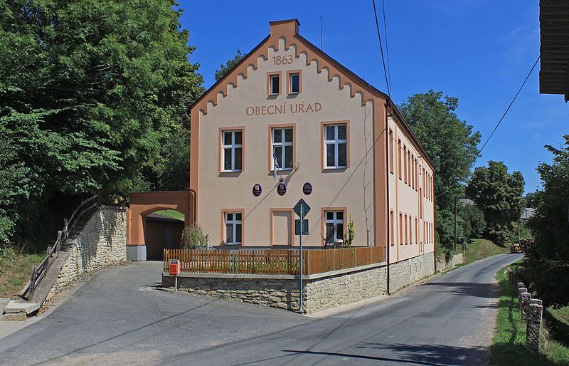 File:Karle, municipal office.jpg