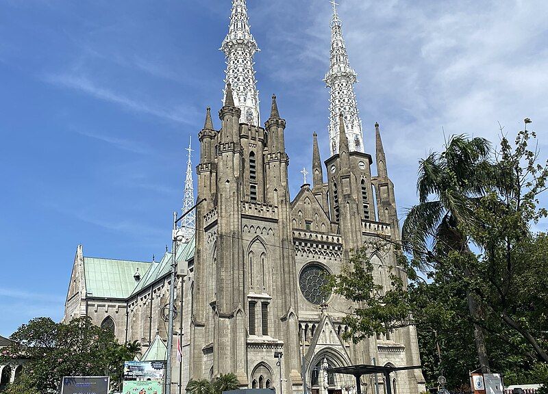 File:Katedral Jakarta (cropped).jpg