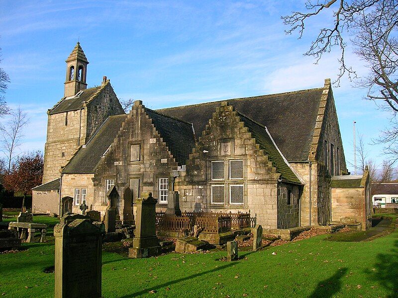 File:Kilbirnie Kirk.JPG