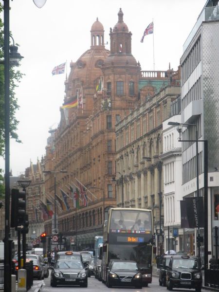 File:Knightsbridge Harrods.jpg