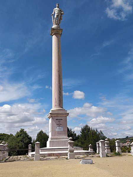 File:Monument LinhasdeTorresVedras2.jpg