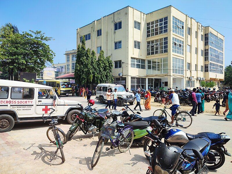 File:Provincial Hospital, Janakpur.jpg