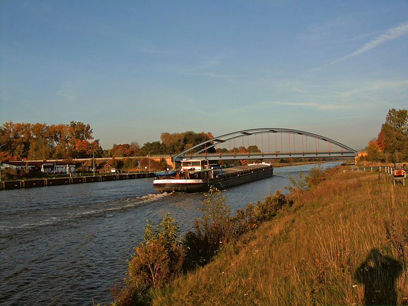 File:Rühen Kanalbrücke.JPG