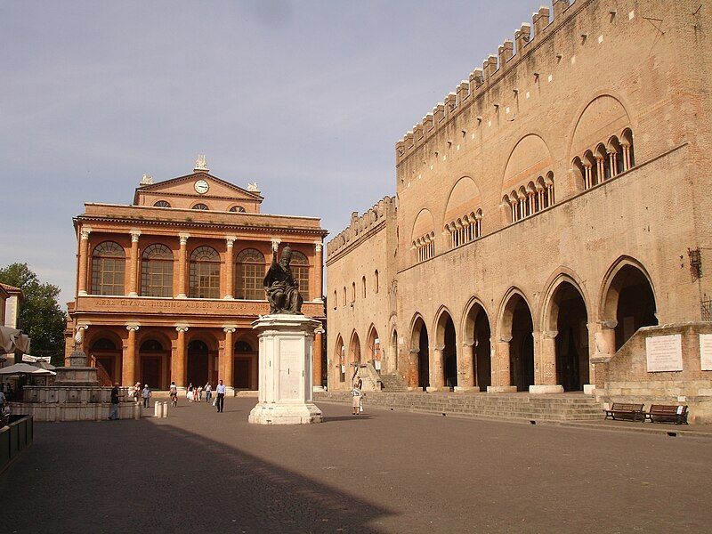 File:Rimini piazza cavour.jpg