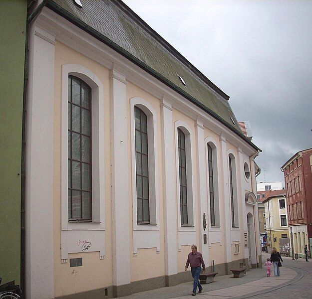 File:Schwerin Propsteikirche Strasse.jpg