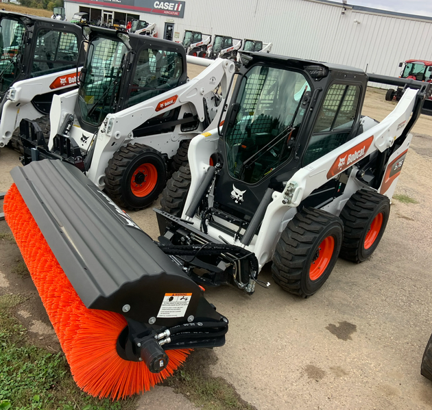 File:Skid-steer attachments 06.webp