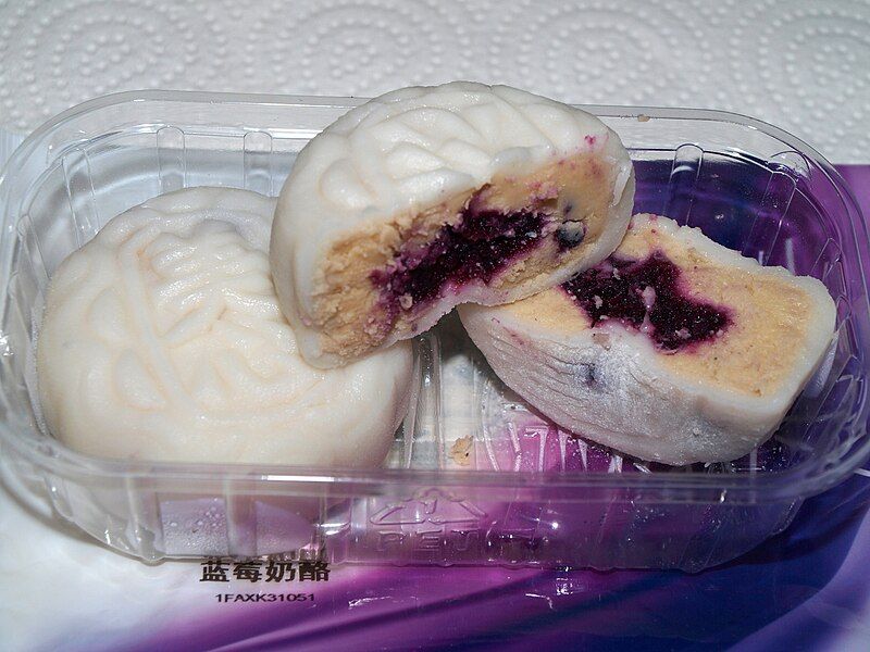 File:SnowSkinMooncake2.jpg