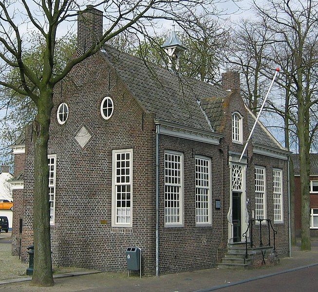 File:Son Oude Raadhuis.jpg