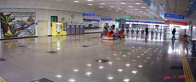 File:Songtan Station Inside.jpg