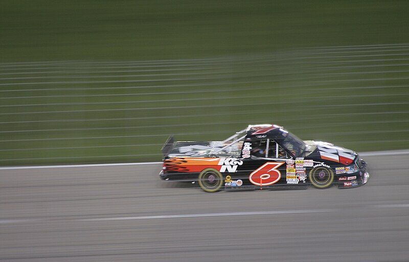 File:TravisKvapil6June2007.jpg