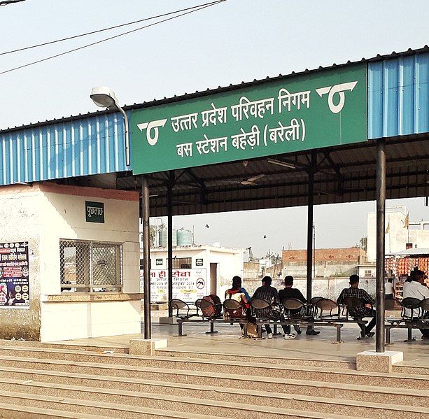 File:Bahedi Bus Station.jpg