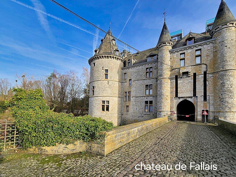 File:ChateaudeFallaisLum.jpg