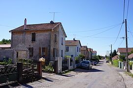 Série de maison mitoyennes identiques.