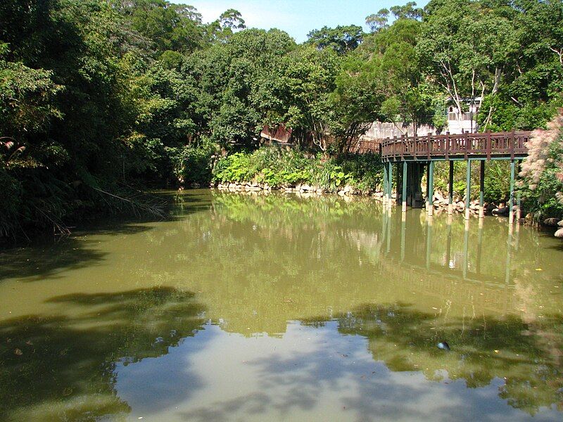 File:Dalun Lake.JPG