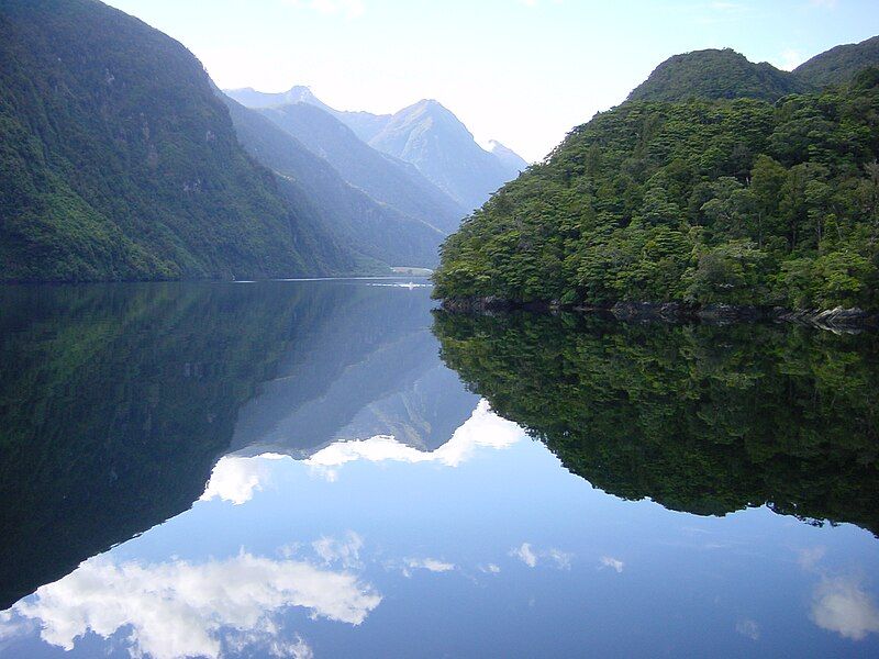 File:Doubtful Sound Clear.jpg