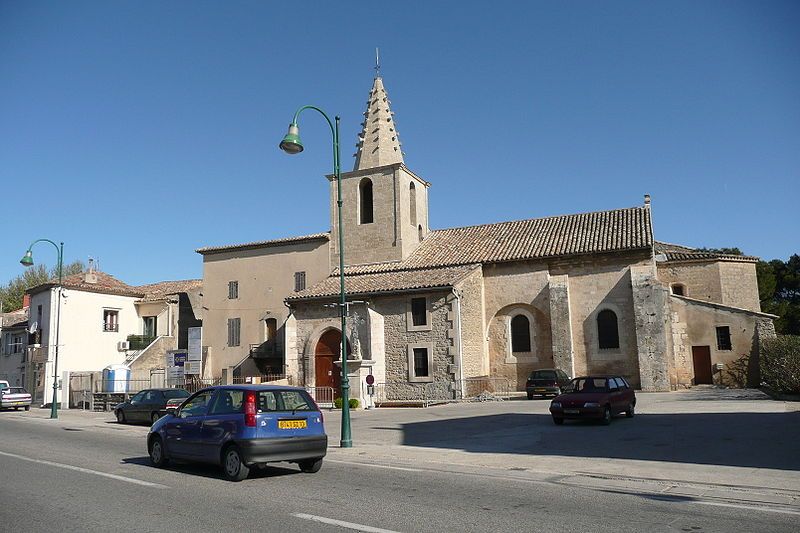 File:Eglise à Sénas.JPG