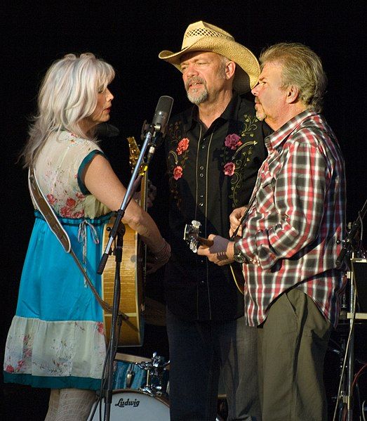 File:EmmylouHarris PhilMadiera 2008.jpg