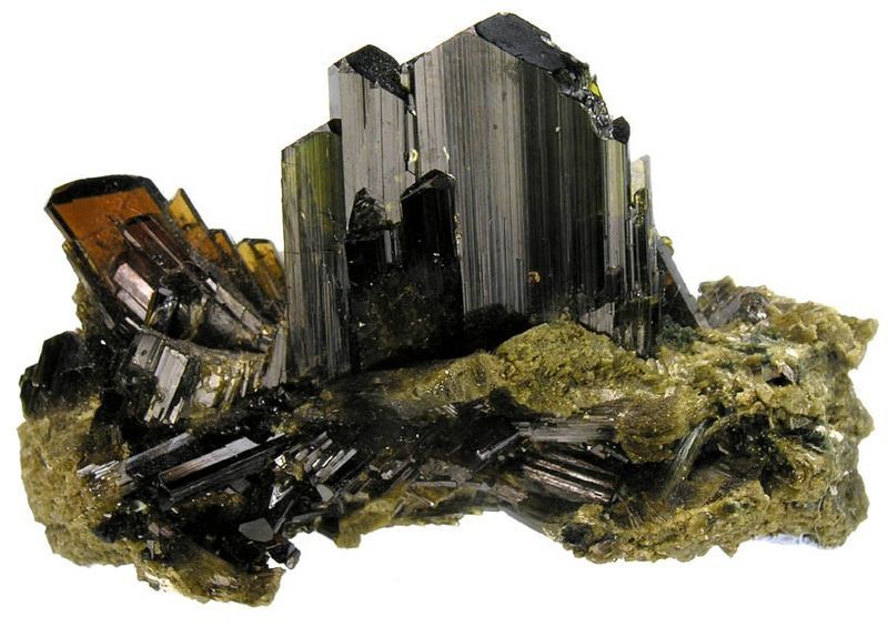 File:Epidote-119736.jpg