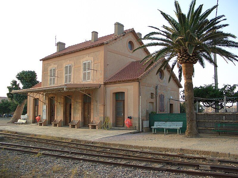 File:Gare L.Ille-Rousse.jpg