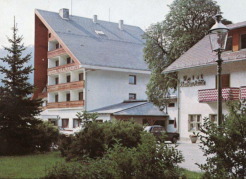 File:Hotel Krainerhütte, Helenental.jpg