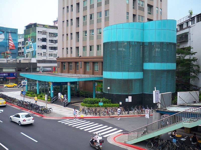 File:Houshanpi Station Exit2.jpg