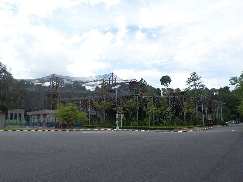 File:Melaka Bird Park.jpg