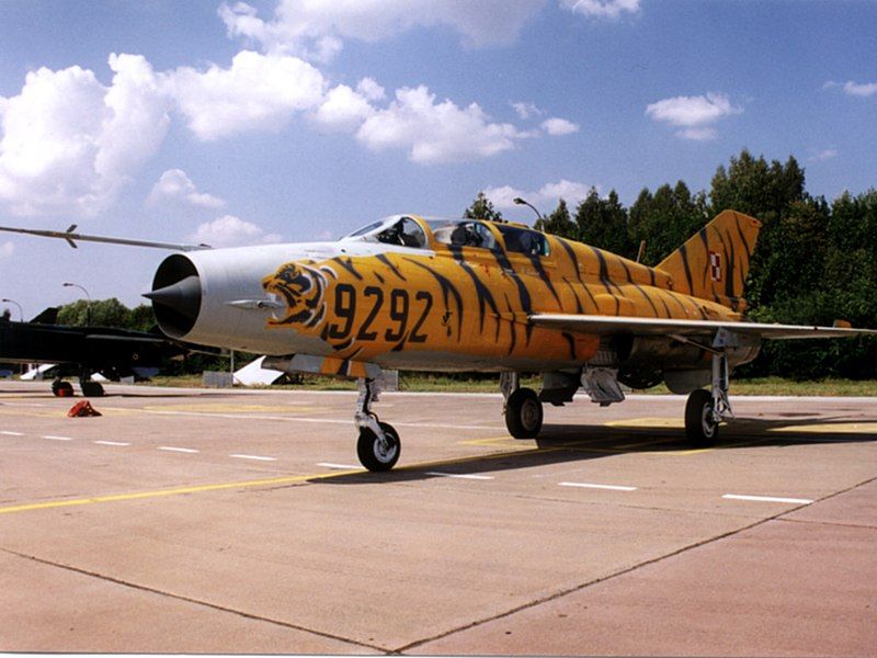 File:MiG-21.UM.9292.Radom.AirShow.2002.jpg