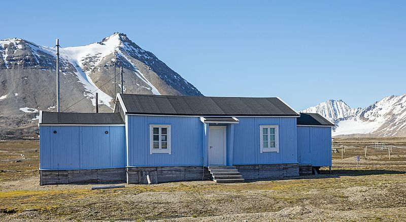 File:NOR-2016-Svalbard-Ny-Ålesund-Old telegraph building.jpg