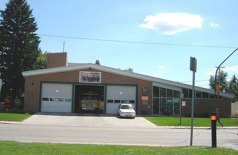 File:Queen ElizabethFireHall.JPG