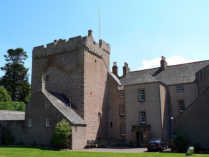 File:Scotland Kilravock Castle.jpg