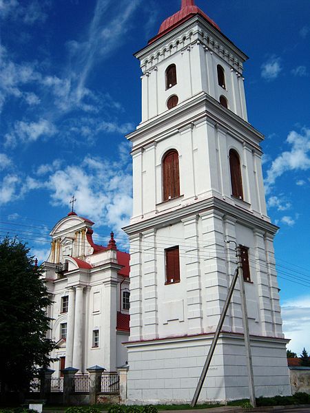 File:Troškūnų bažnyčia. Varpinė.JPG