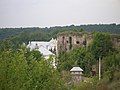 Die Schlossruine und das Kloster in Jazlowiec