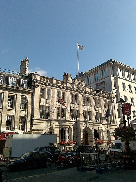 File:Courthouse Hotel London.jpg