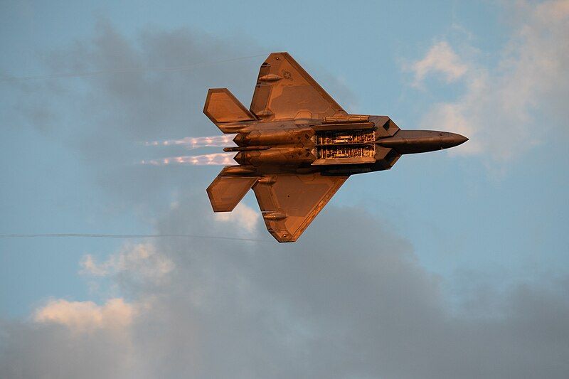 File:F22afterburneratAirventure.jpg