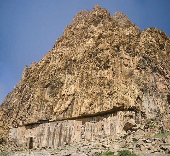 File:FarhadTarash mountain 2015-04-17.jpg