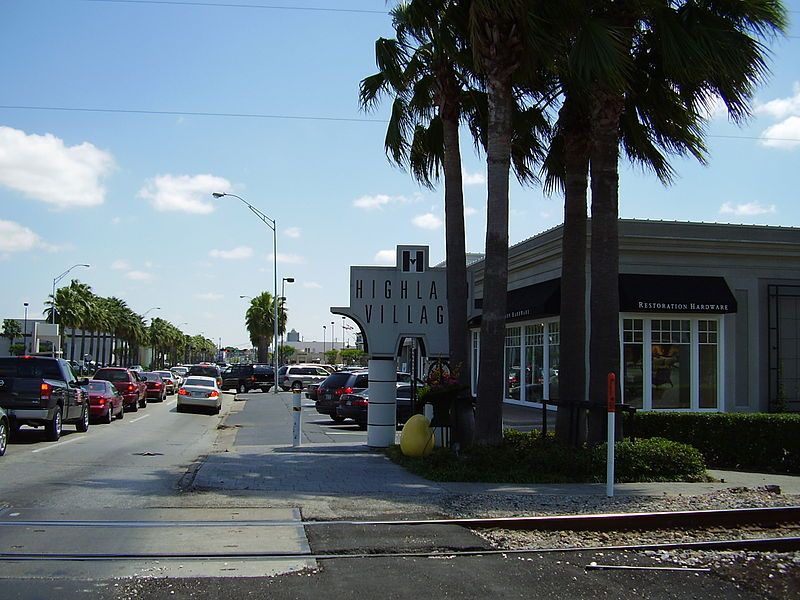 File:HighlandVillageShoppingCenter.JPG