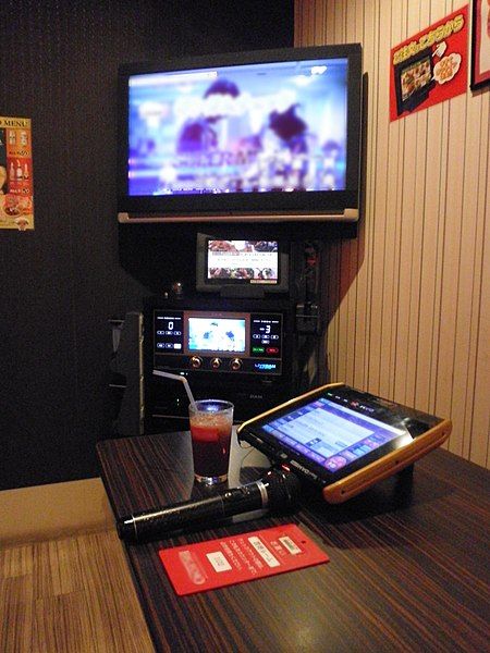 File:Hitokara at Karaoke-Box.jpg