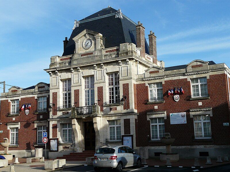 File:Masnières Mairie.JPG