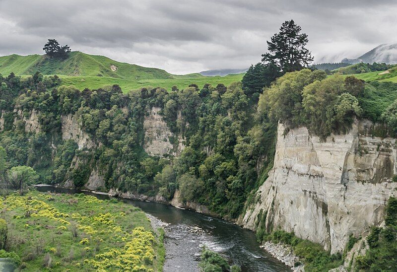 File:Mohaka River 01.jpg