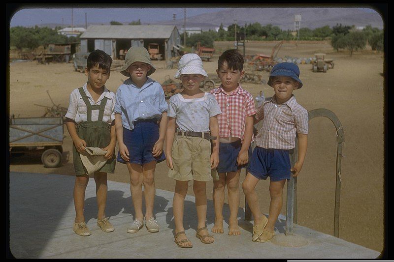 File:Moledet Kids 1950.jpg