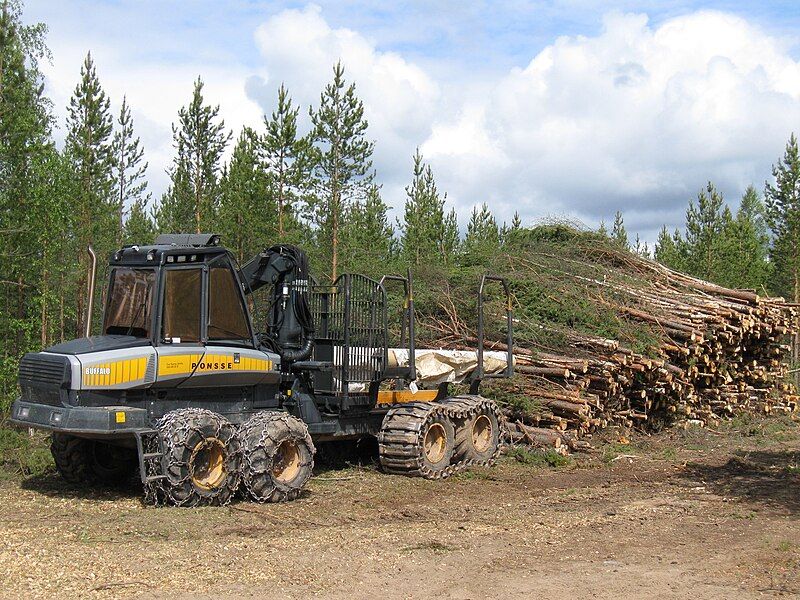 File:Ponsse Buffalo parked.JPG