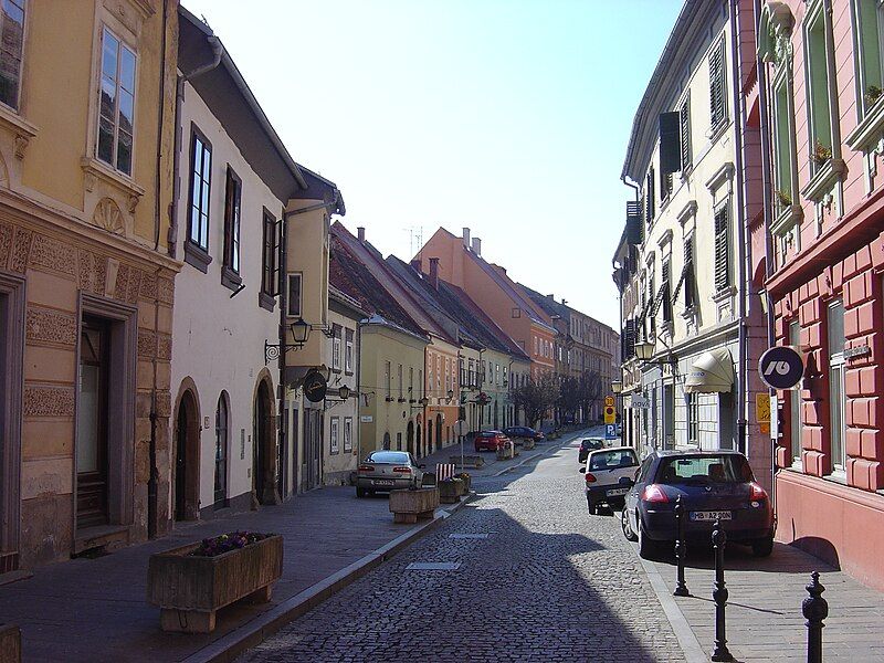 File:Ptuj street.JPG