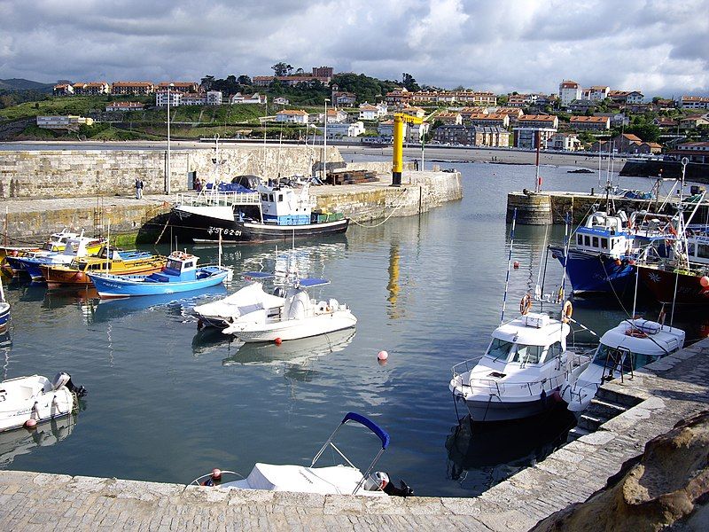 File:Puerto de Comillas.JPG