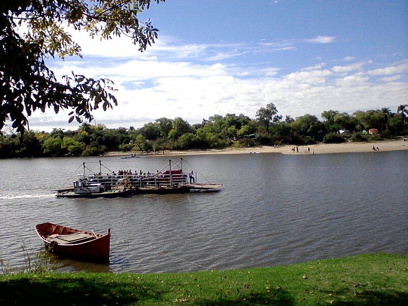 File:Río Cebollatí balsa.jpg