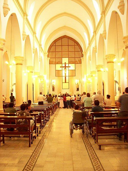 File:Ramallo parroquia inside.jpg