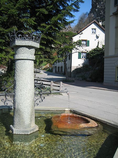 File:Rothenbrunnen Brunnen.jpg