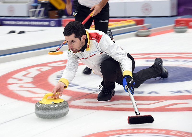 File:Sergio Vez curler.jpg