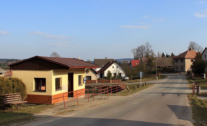 File:Studnice, bus stop.jpg