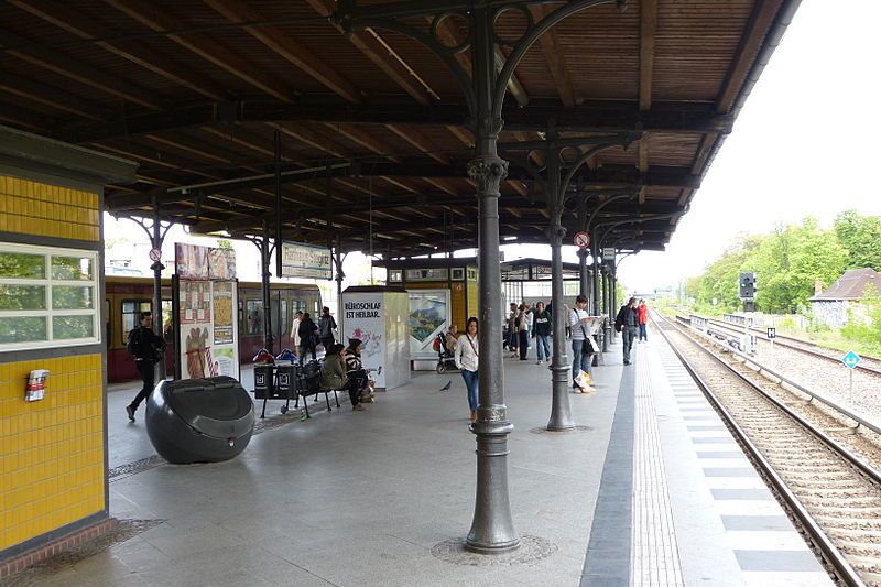 File:120518-S-Bahnhof-Rathaus-Steglitz.JPG