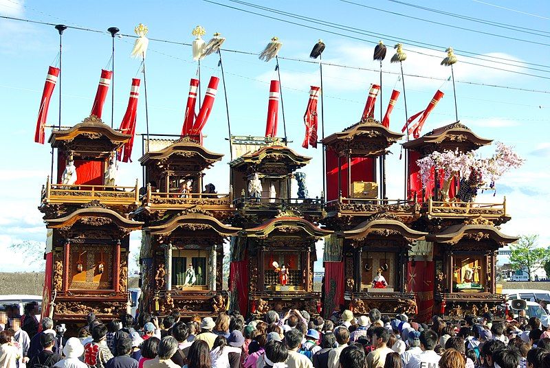 File:5Floats of Shiohi-Matsuri.jpg